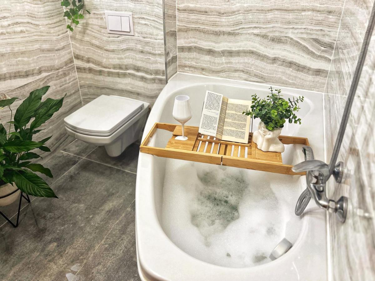 Studio Poienii - A Cozy Stay 5 Min Away From The Center Bistriţa Exterior foto